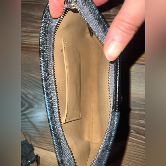 Michael Kors Fanny belt bag  size s/m used in great condition - Picture 8 of 10